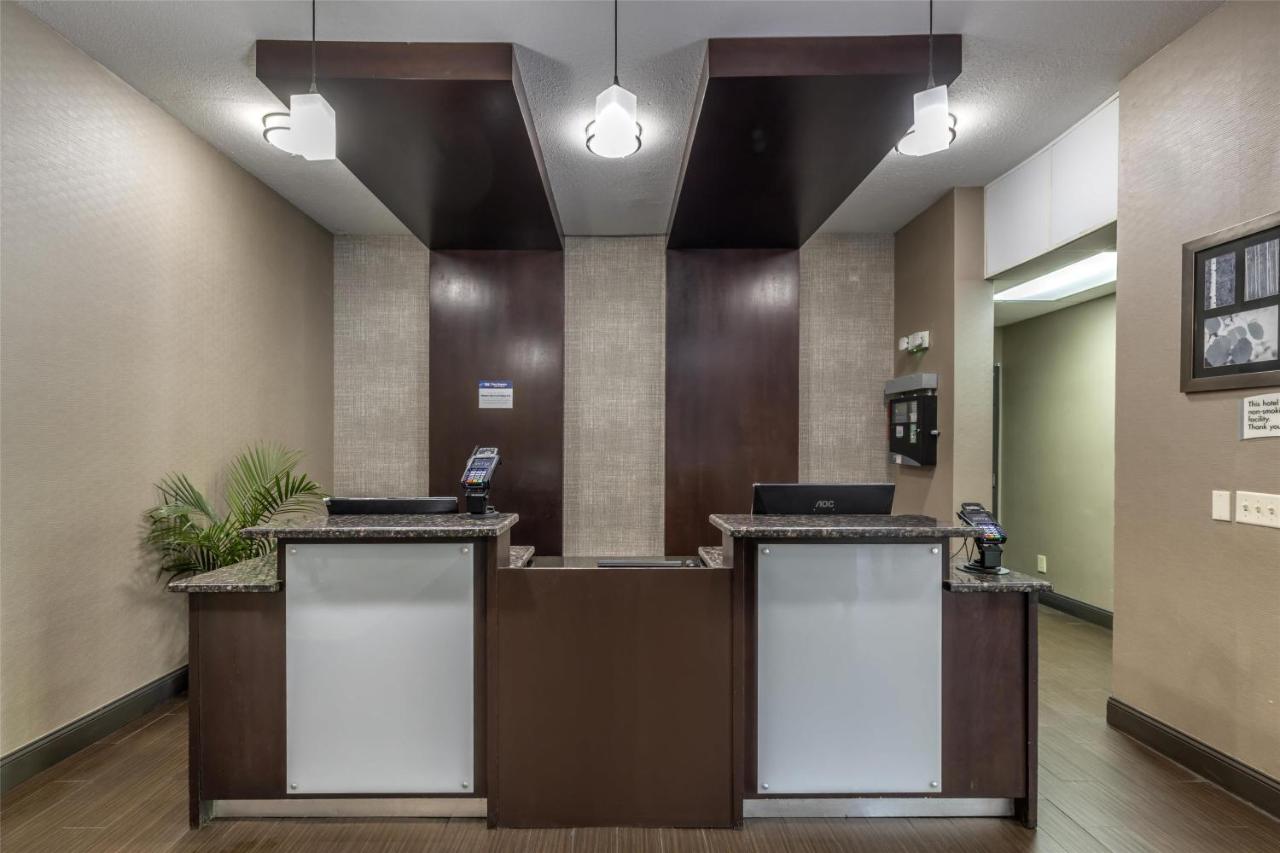 | Best Western Plus Lee's Summit Hotel & Suites
