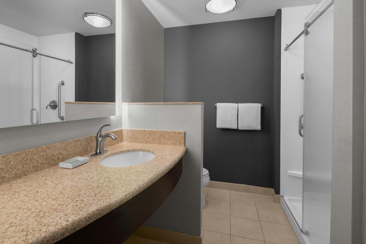 | Courtyard By Marriott Houston Kingwood