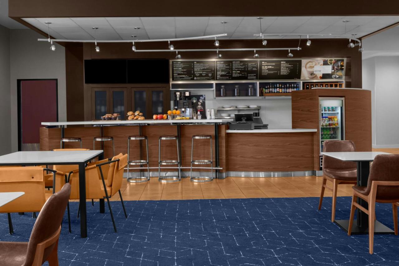 | Courtyard By Marriott Houston Kingwood