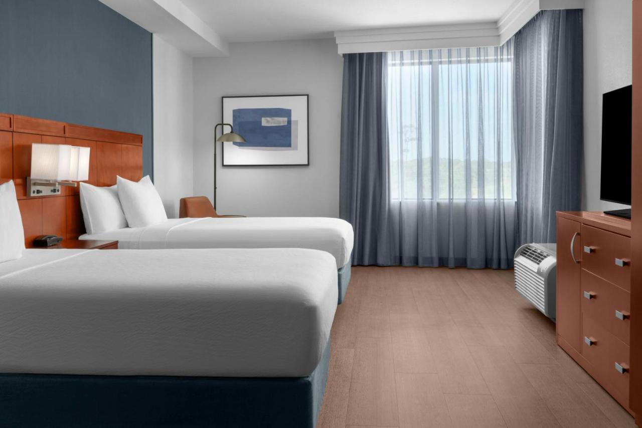 | Courtyard By Marriott Houston Kingwood