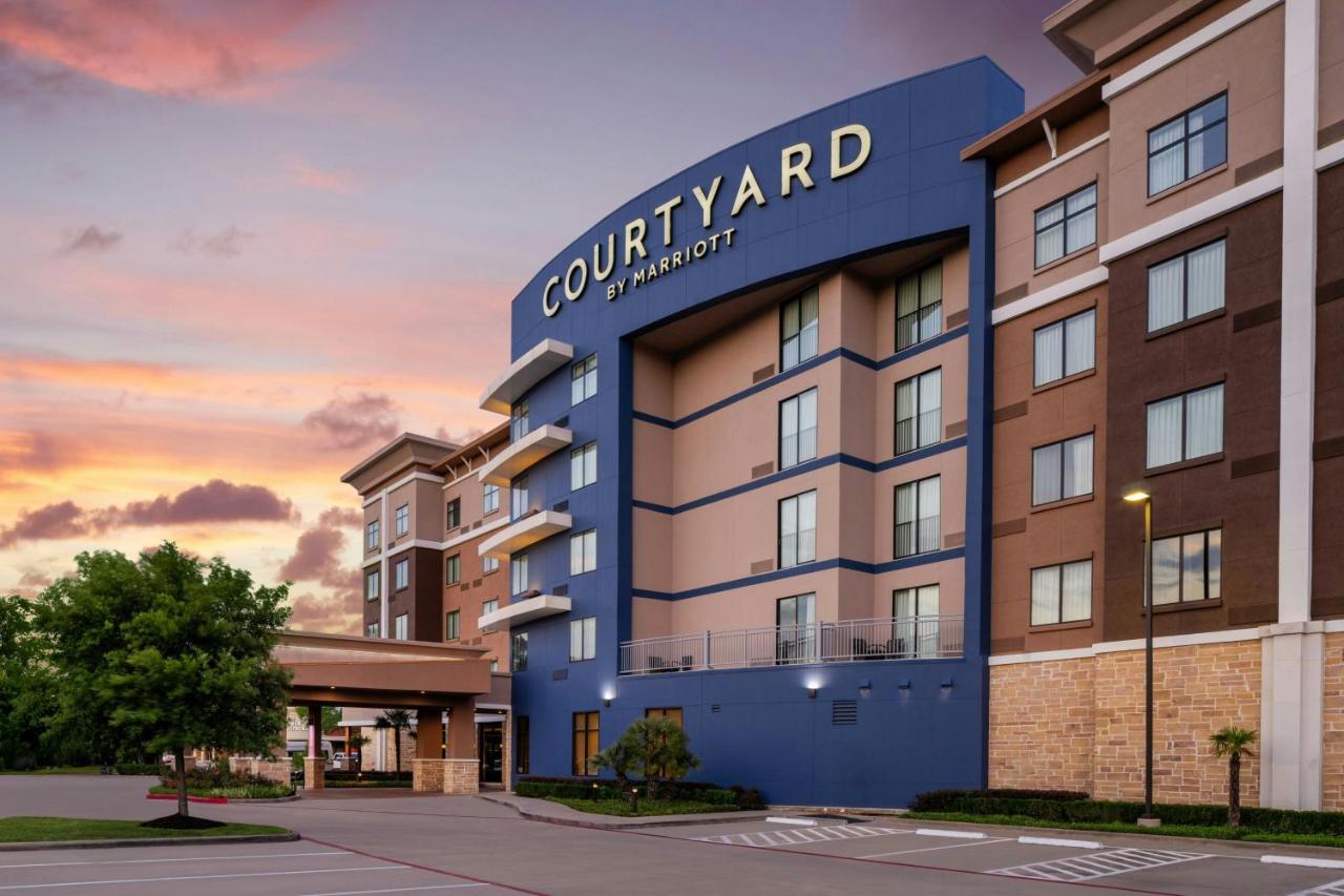| Courtyard By Marriott Houston Kingwood