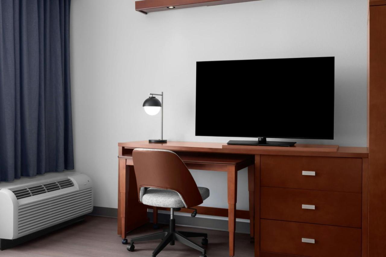 | Courtyard By Marriott Houston Kingwood