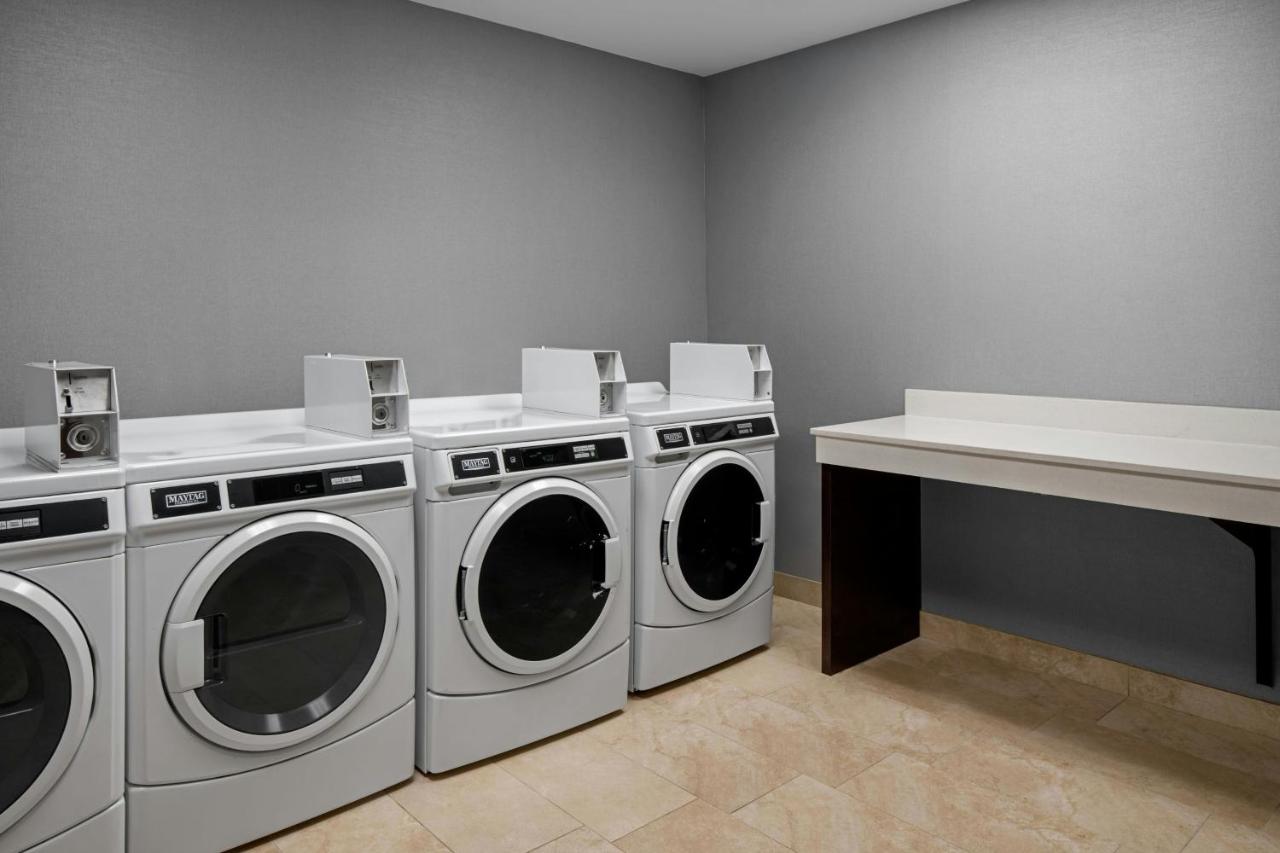 | Courtyard By Marriott Houston Kingwood