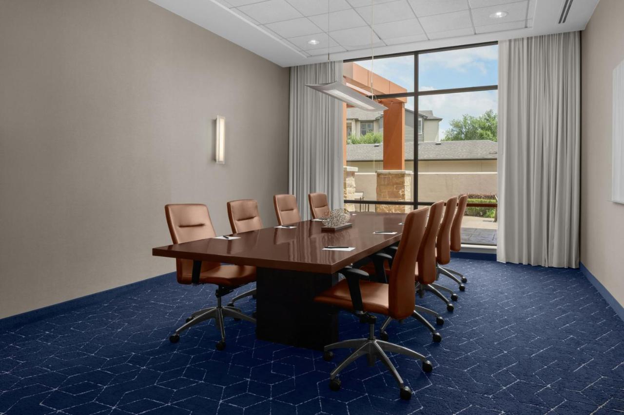 | Courtyard By Marriott Houston Kingwood
