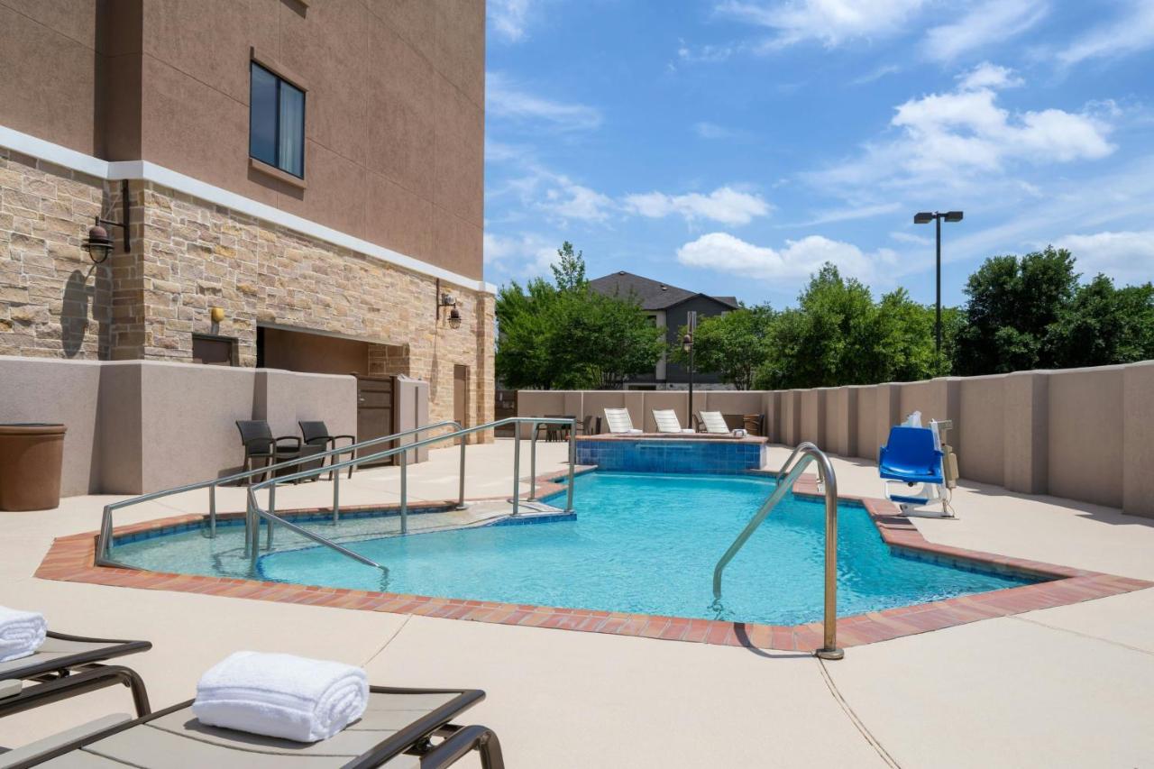 | Courtyard By Marriott Houston Kingwood