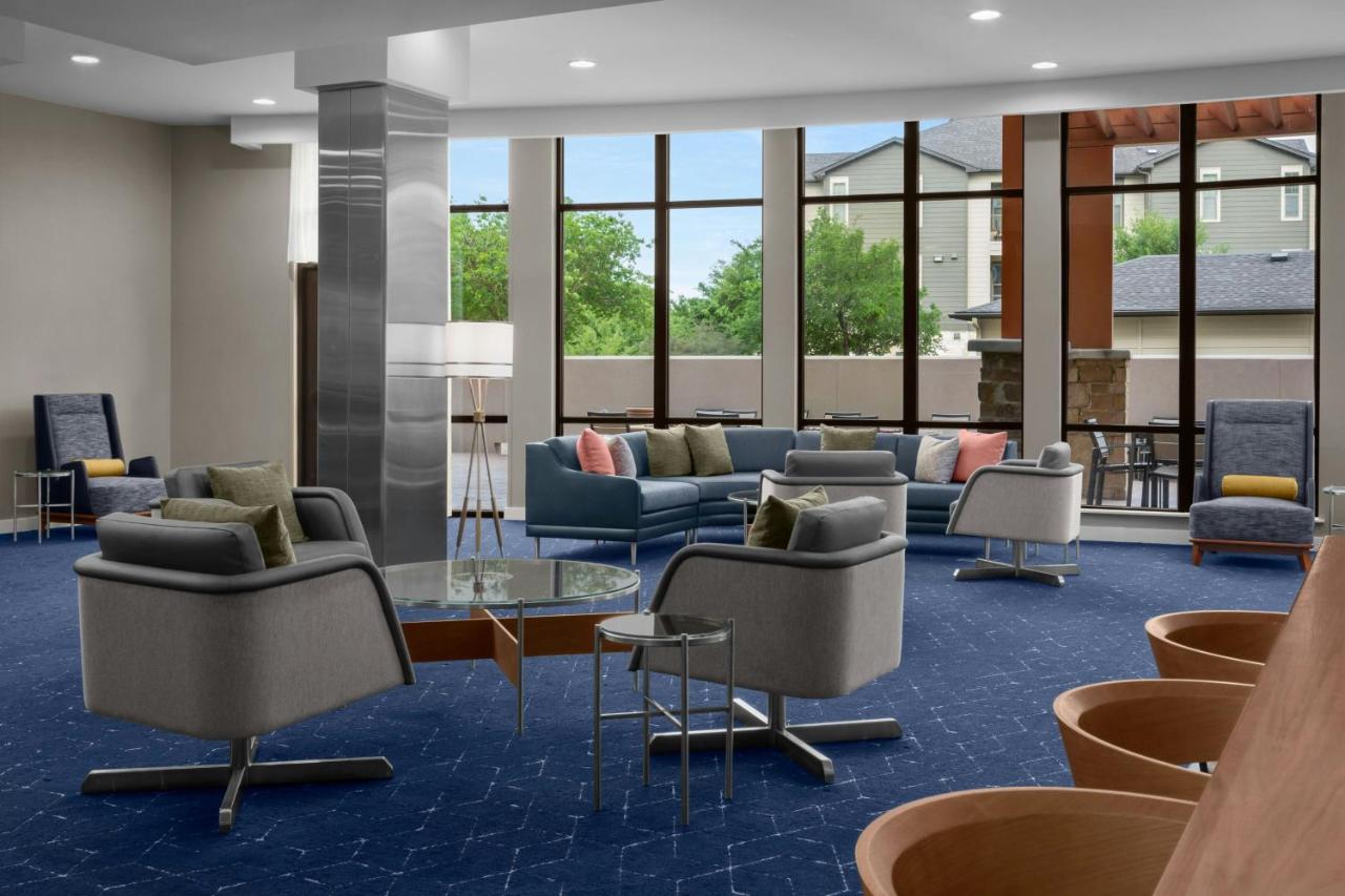 | Courtyard By Marriott Houston Kingwood