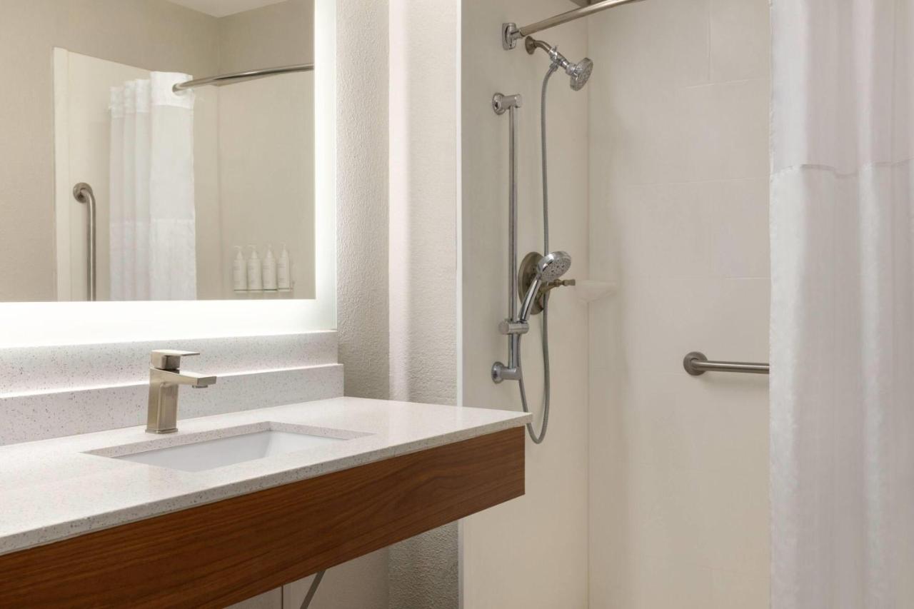 1 King Bed, Mobility Accessible Suite, Roll-In Shower, Non-Smoking at Days Inn by Wyndham Suites Fredericksburg