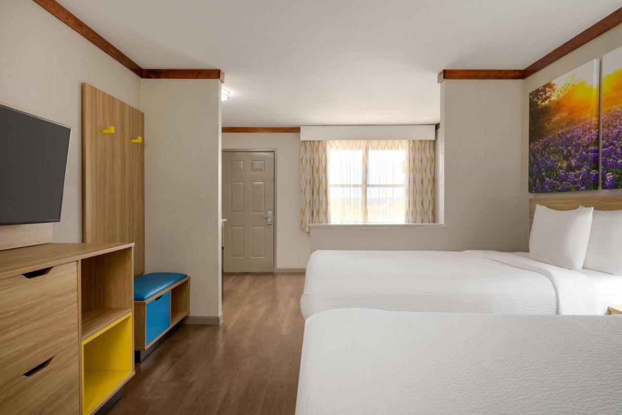 One-Bedroom Suite with Two Queen Beds - Non-Smoking at Days Inn by Wyndham Suites Fredericksburg