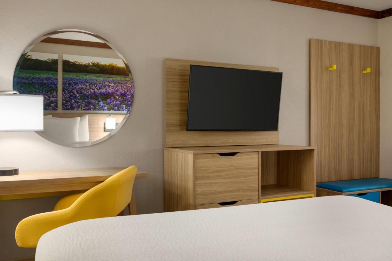One-Bedroom Suite with Two Queen Beds - Non-Smoking at Days Inn by Wyndham Suites Fredericksburg