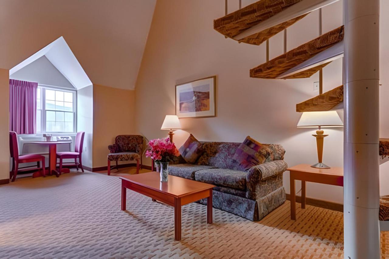 | Chateau Resort & Conference Center