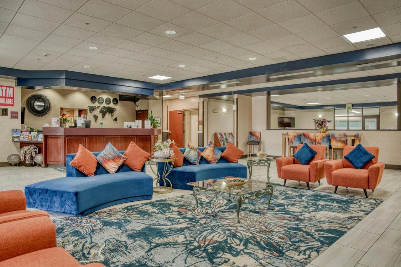 | Evergreen Inn & Suites