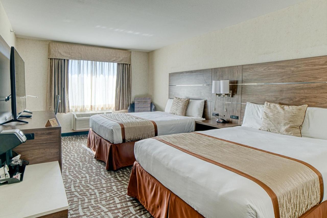 | Evergreen Inn & Suites