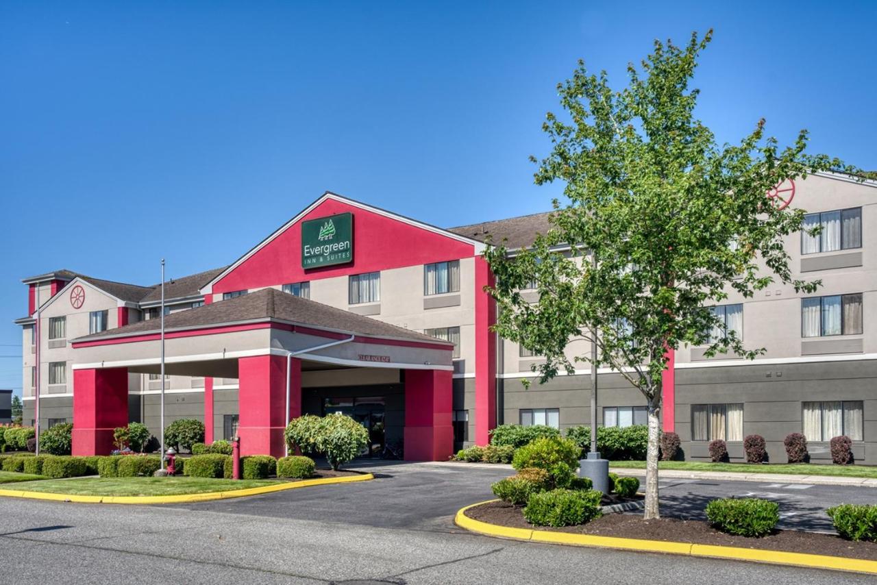 | Evergreen Inn & Suites