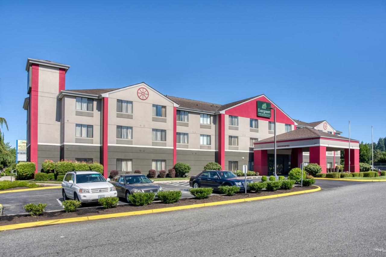 | Evergreen Inn & Suites
