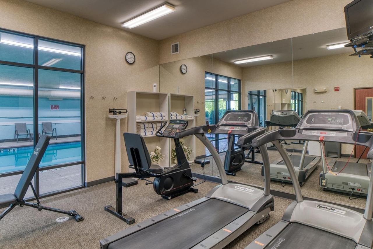 | Evergreen Inn & Suites