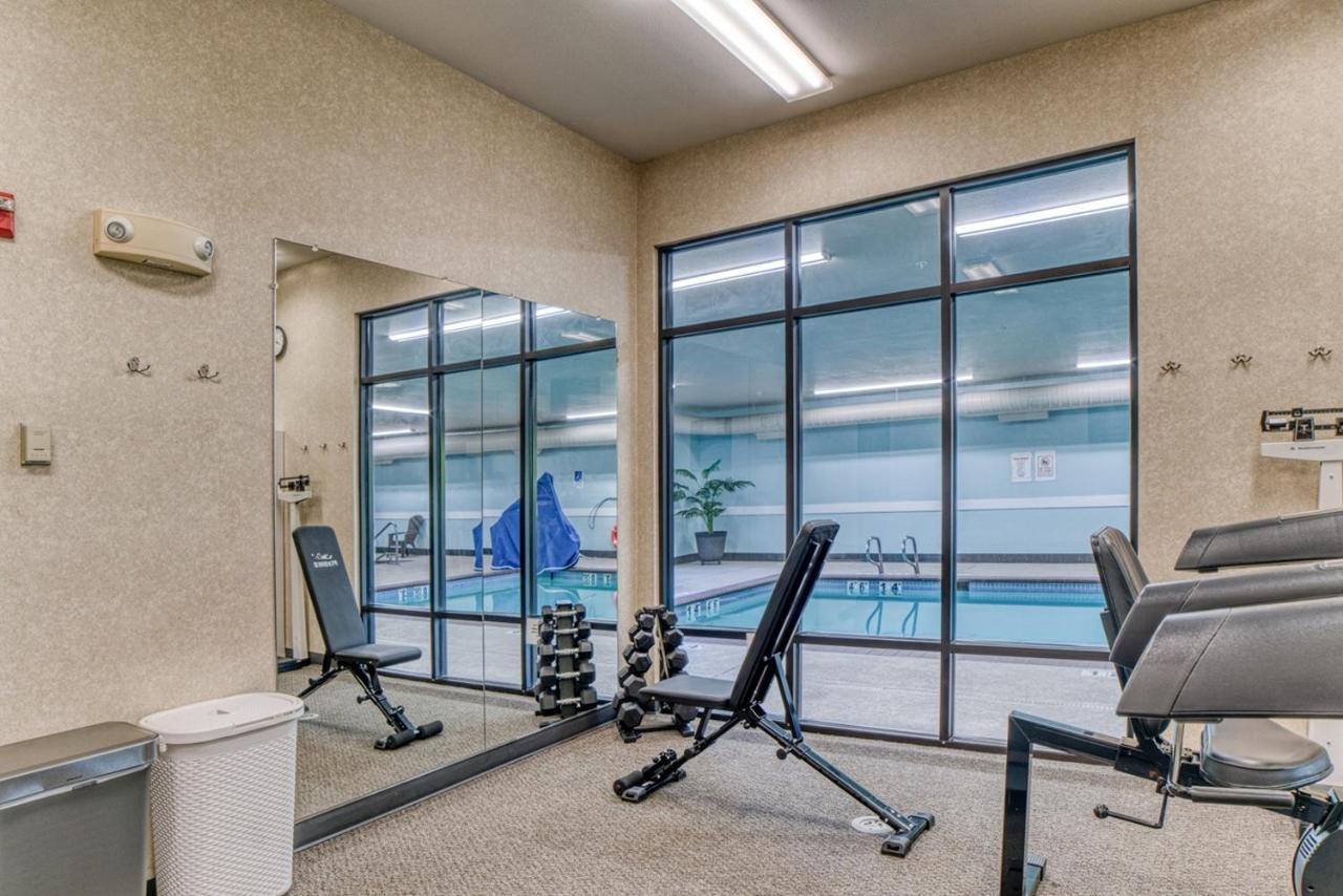 | Evergreen Inn & Suites