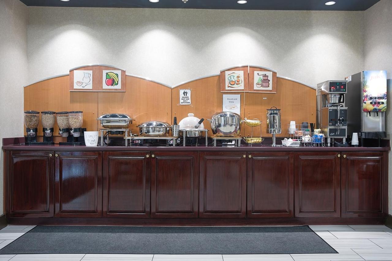 | Evergreen Inn & Suites
