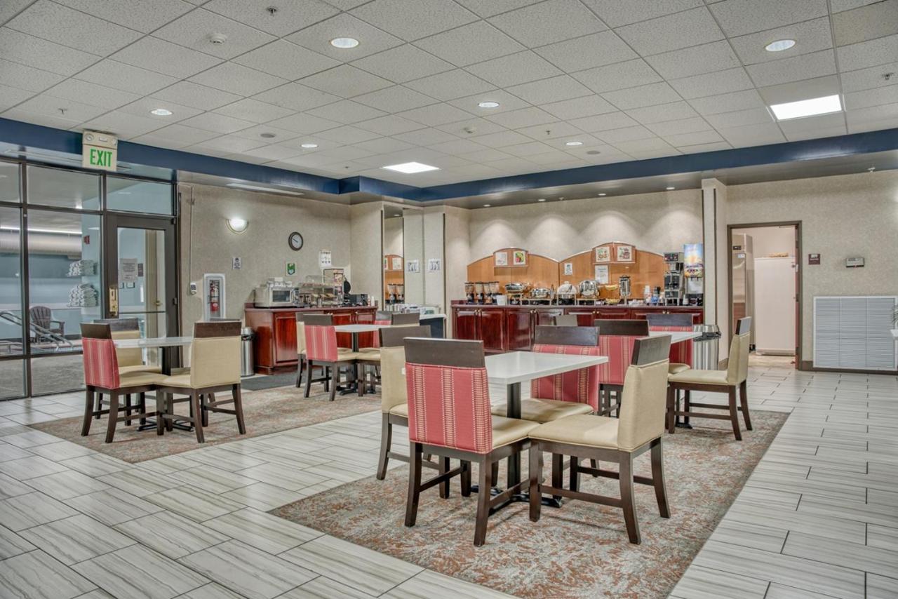 | Evergreen Inn & Suites