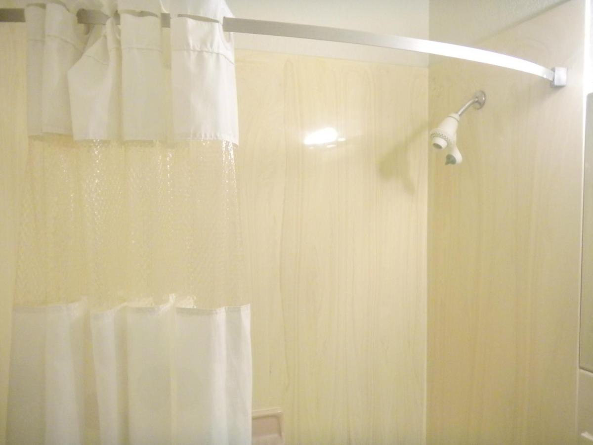 Deluxe Double Room with Two Double Beds - Disability Access - Non-Smoking at Howard Johnson by Wyndham Phoenix Airport/Downtown Area