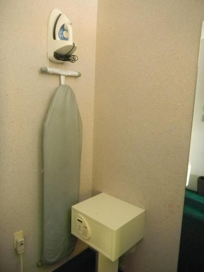 Queen Suite - Non-Smoking at Howard Johnson by Wyndham Phoenix Airport/Downtown Area