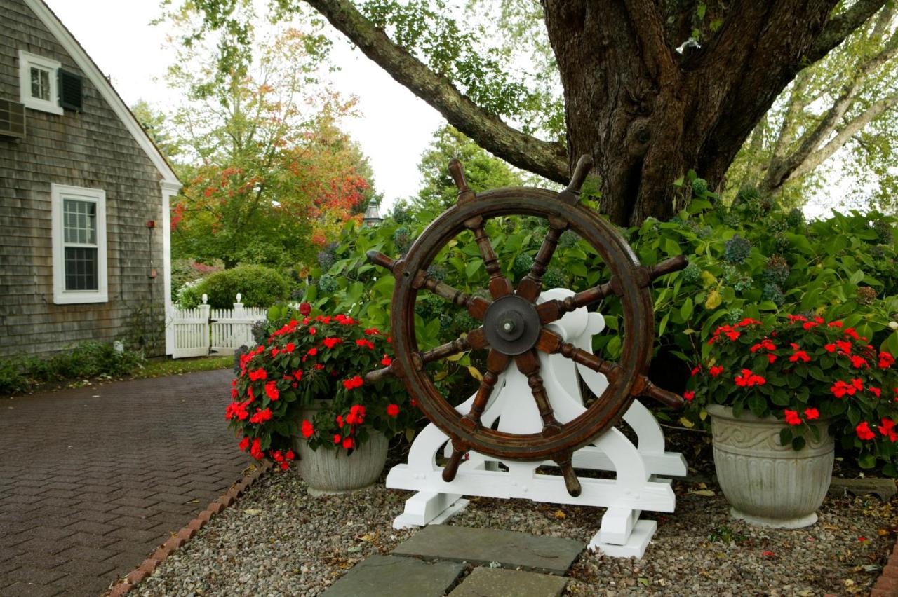 | Captain's House Inn