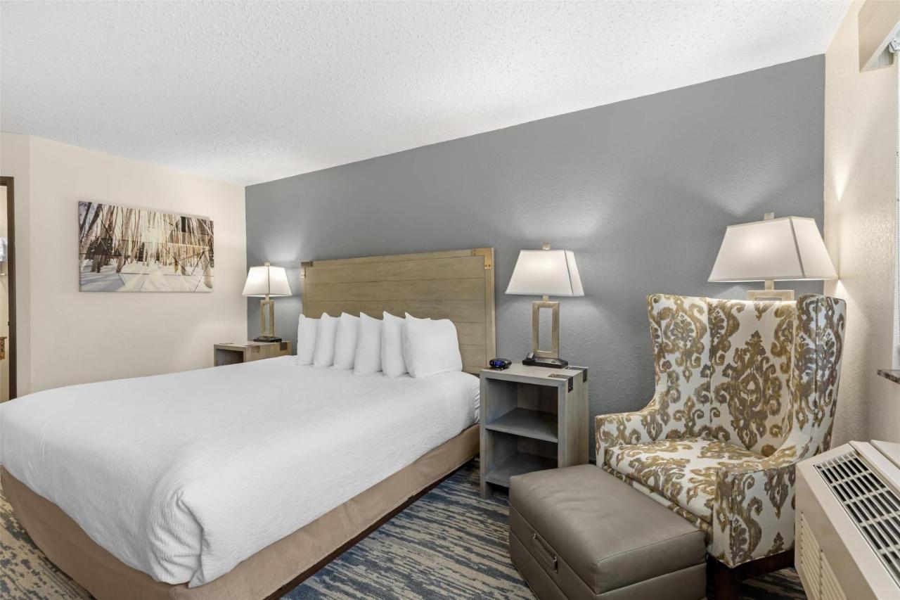 Deluxe King Room with Mountain View- Non-Smoking at Best Western Alpenglo Lodge
