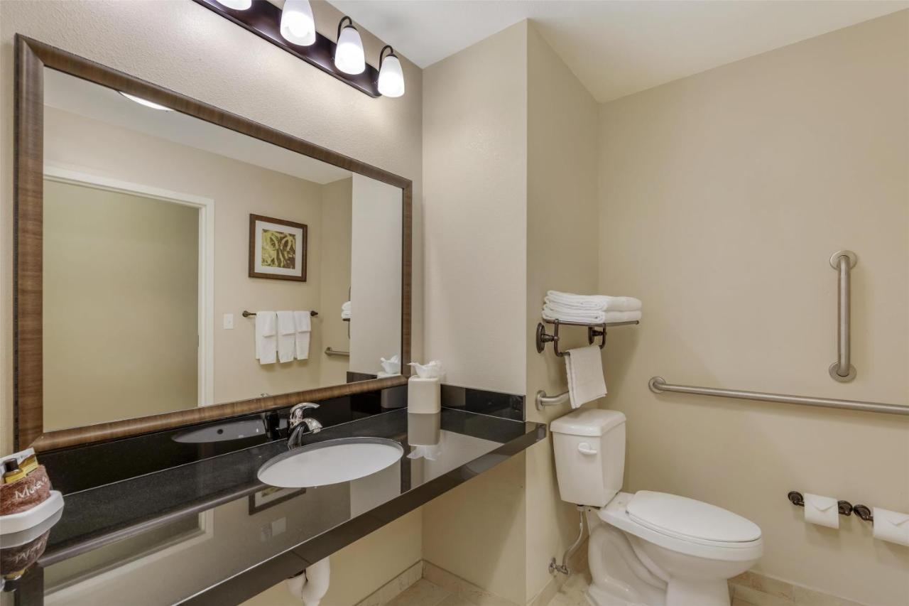 King Suite - Disability Access at Best Western Plus Hudson Hotel & Suites
