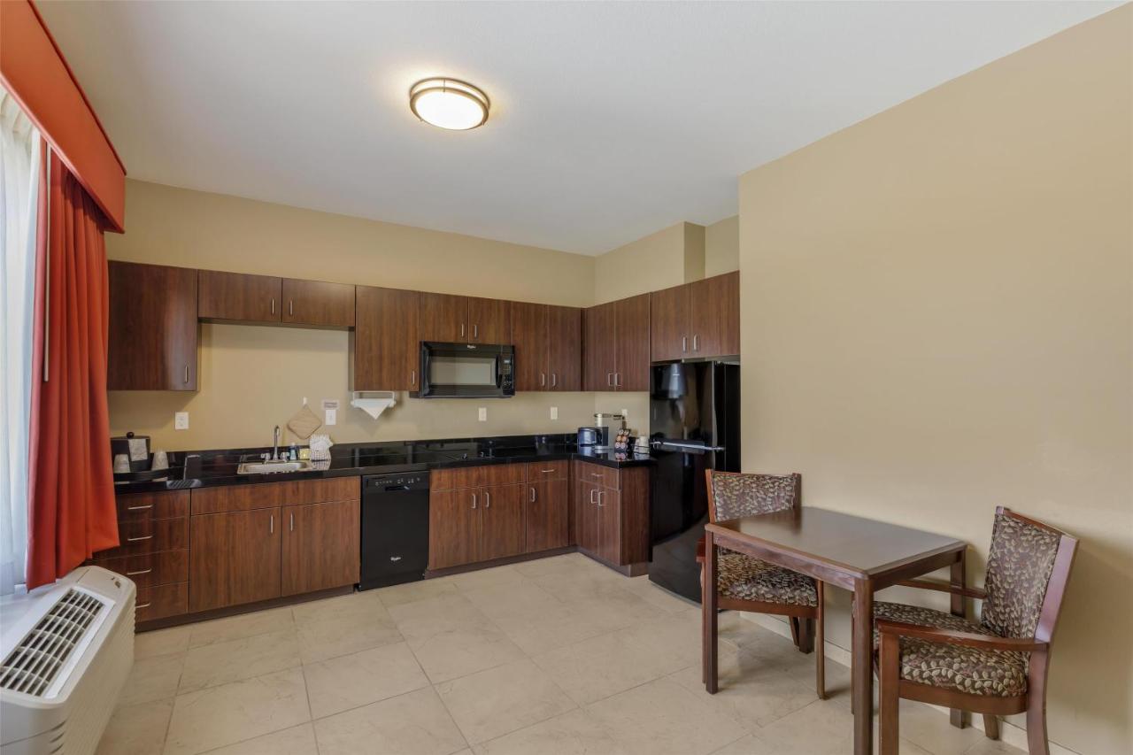  | Best Western Plus Hudson Hotel & Suites