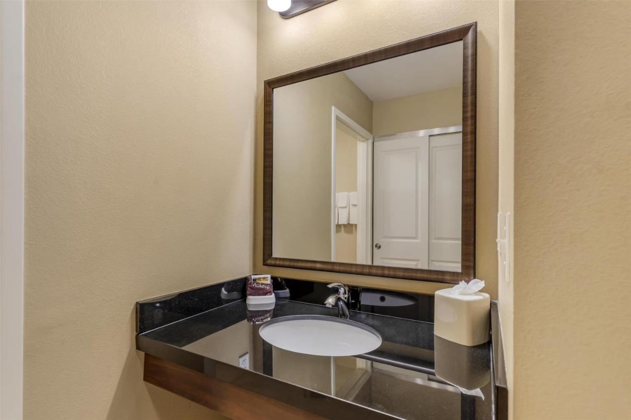  | Best Western Plus Hudson Hotel & Suites