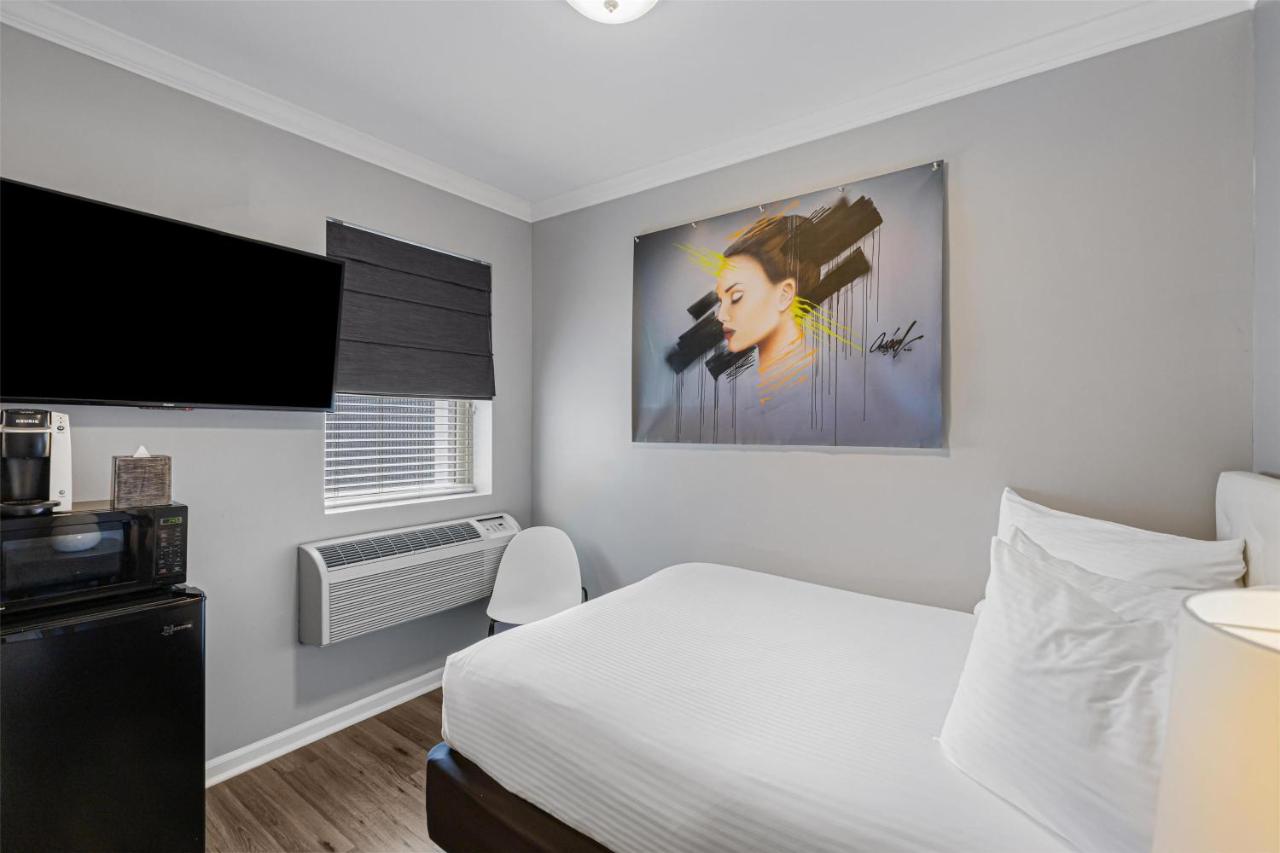 Room #174718615 at Hotel Chicago West Loop, SureStay Collection by Best Western