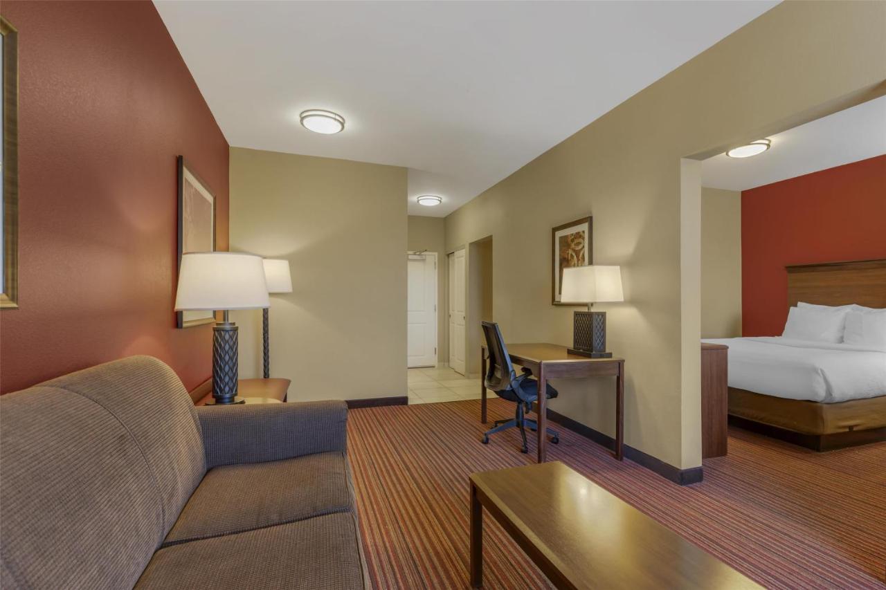 Queen Suite with Sofa Bed - Non-Smoking at Best Western Plus Hudson Hotel & Suites