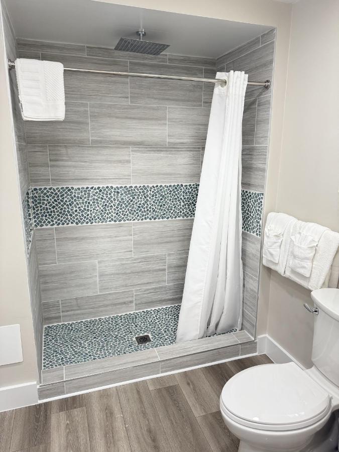 Queen Suite at Amoray Dive Resort