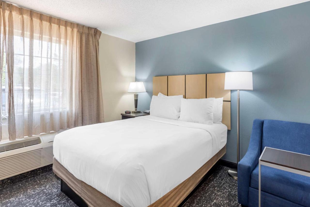 | Sonesta Simply Suites Philadelphia Willow Grove