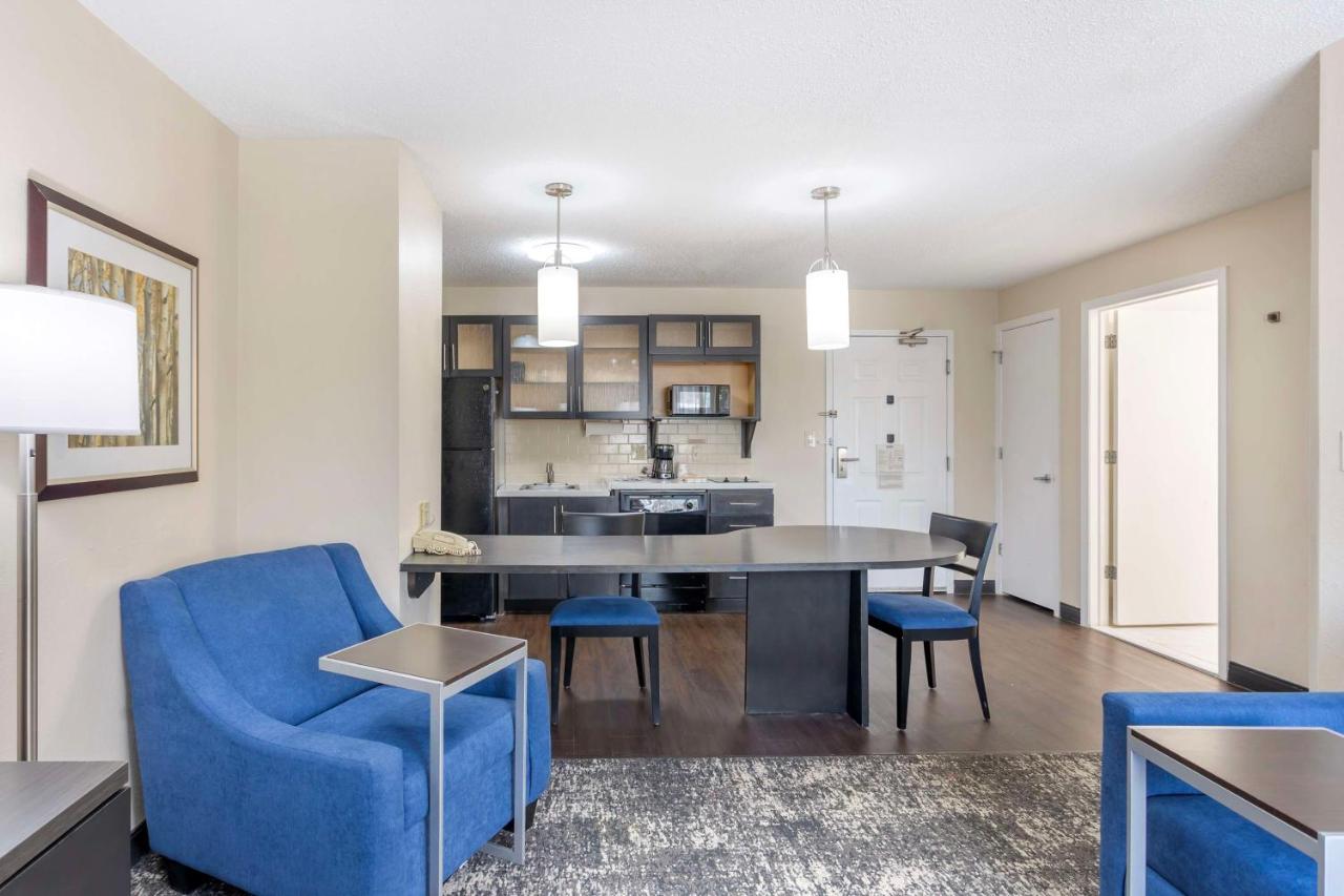 | Sonesta Simply Suites Philadelphia Willow Grove