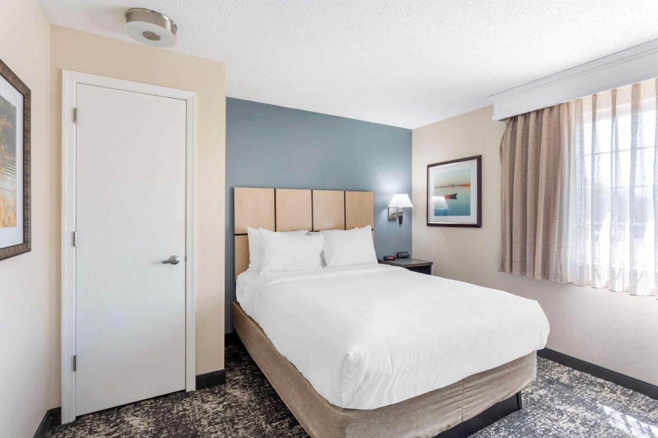 | Sonesta Simply Suites Philadelphia Willow Grove