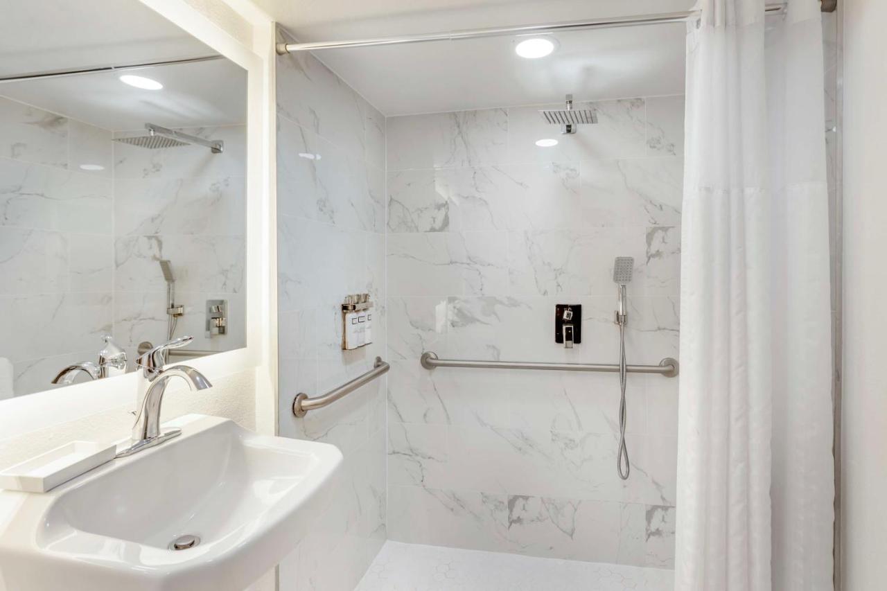| Sonesta Simply Suites Philadelphia Willow Grove