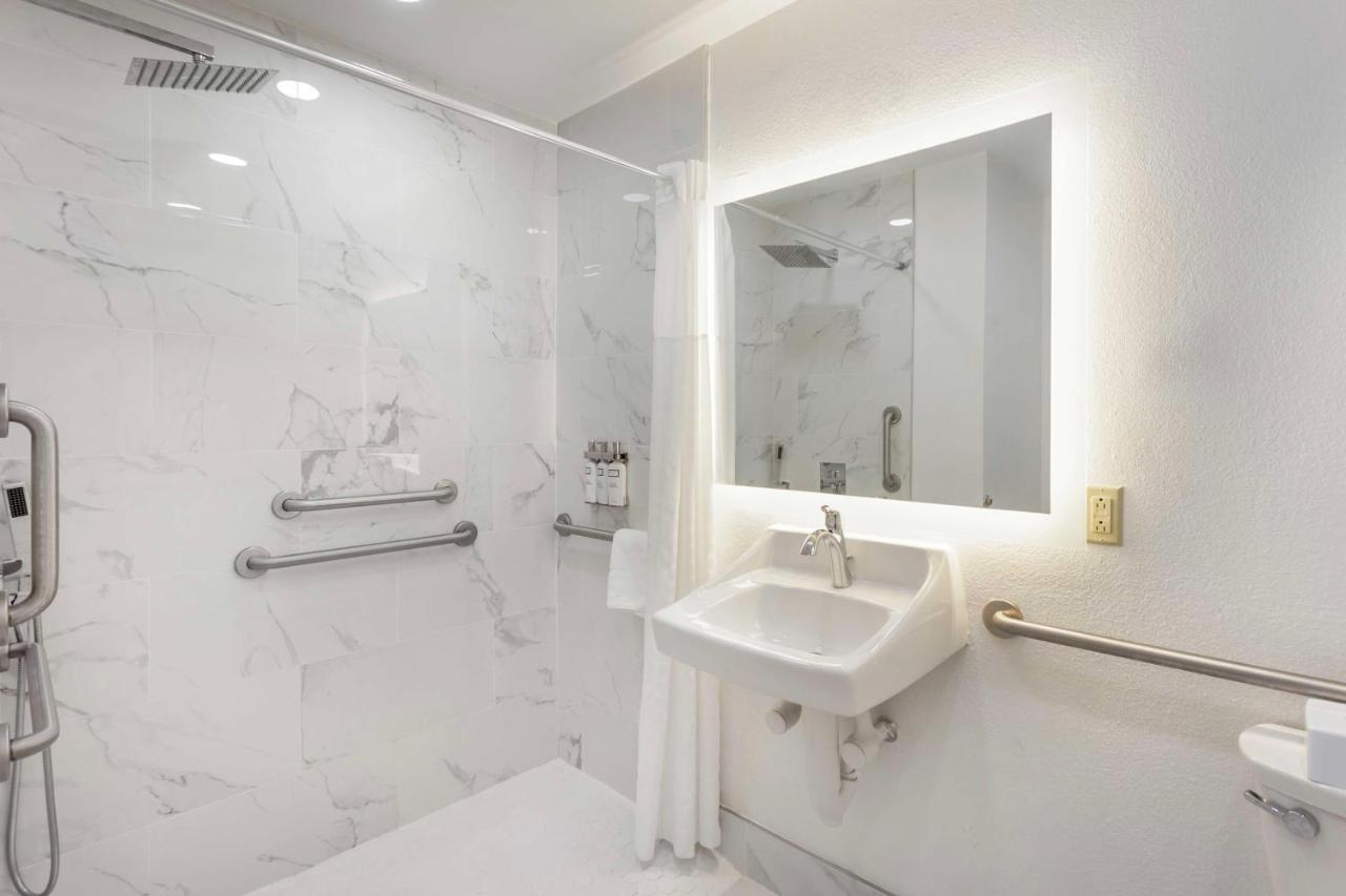 | Sonesta Simply Suites Philadelphia Willow Grove