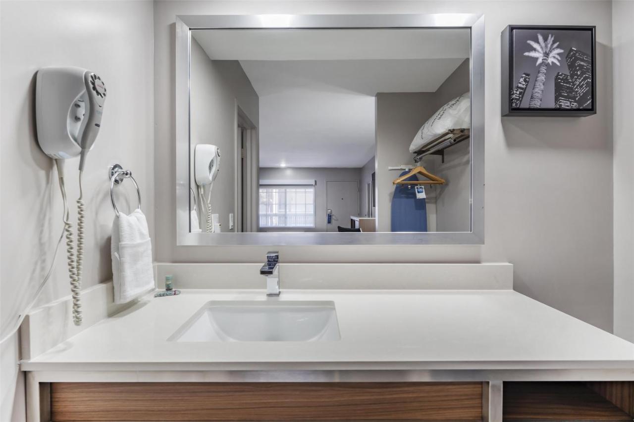 | Best Western Airport Plaza Inn - Los Angeles LAX Airport