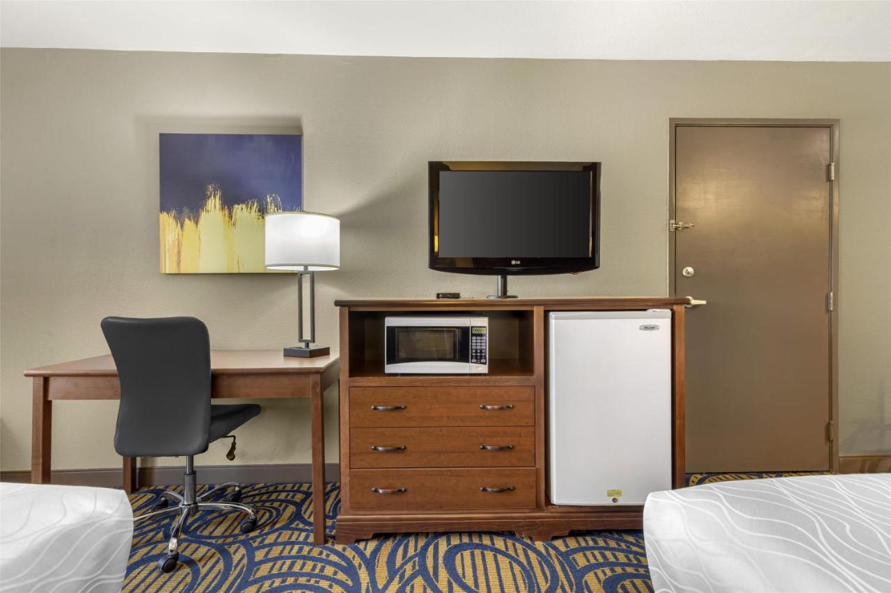  | Best Western Woodburn Inn