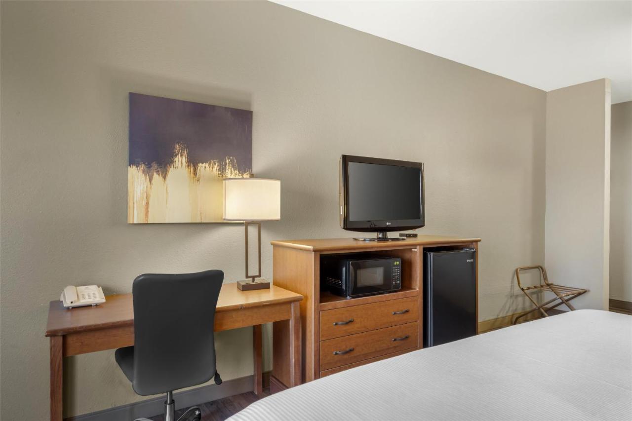  | Best Western Woodburn Inn