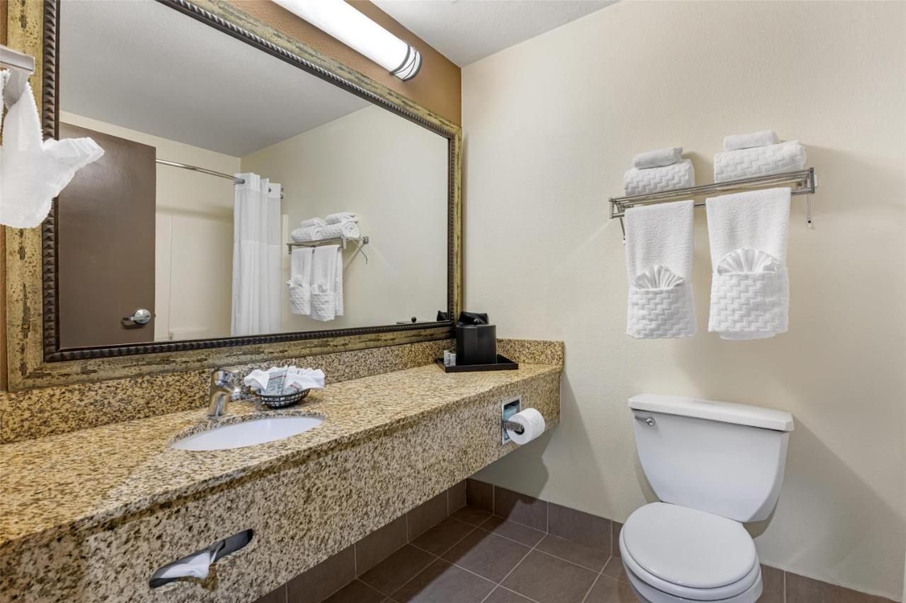  | Best Western Woodburn Inn
