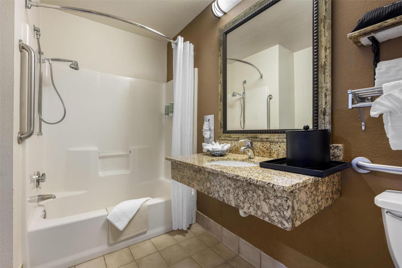 | Best Western Woodburn Inn