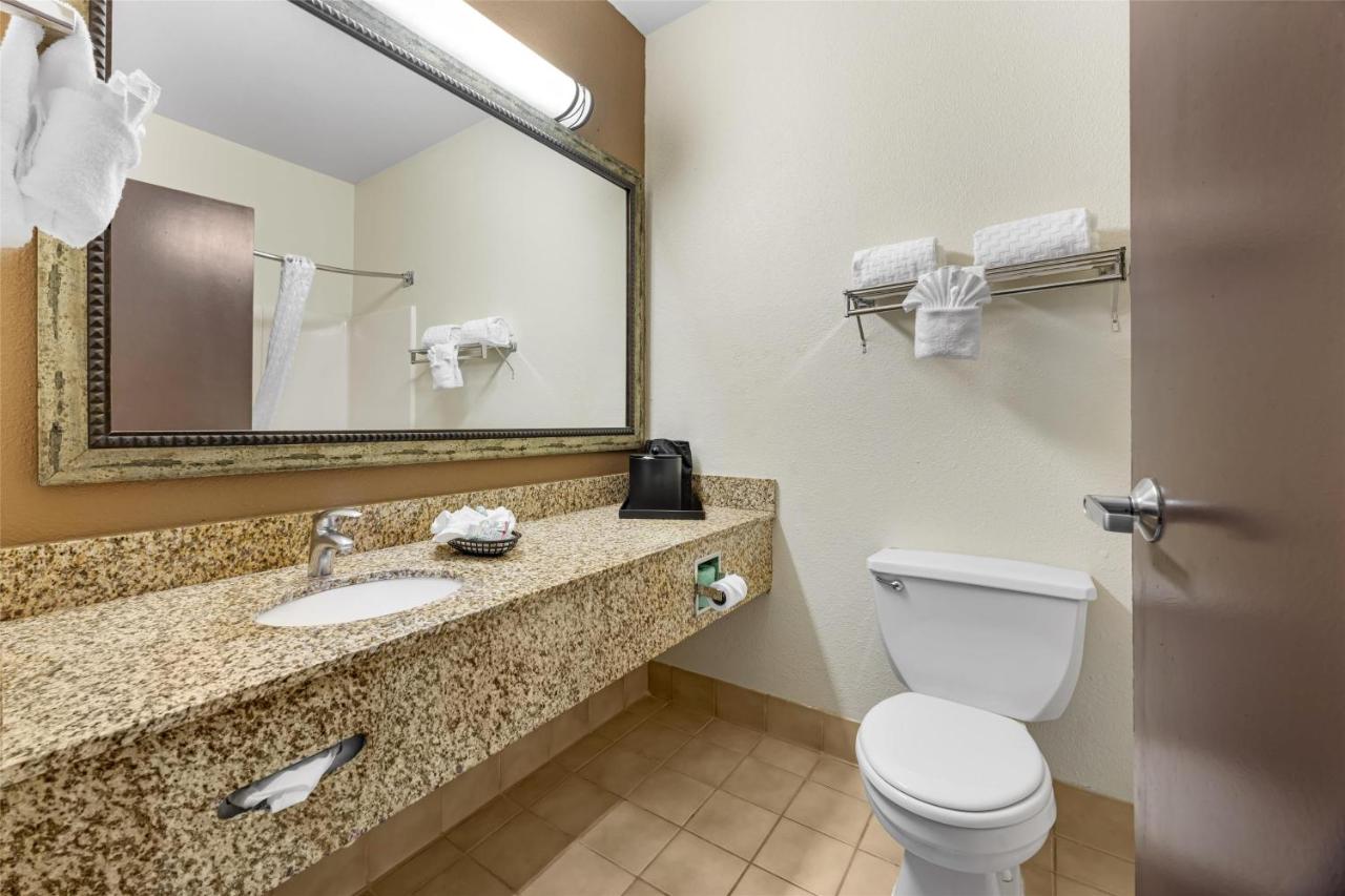  | Best Western Woodburn Inn