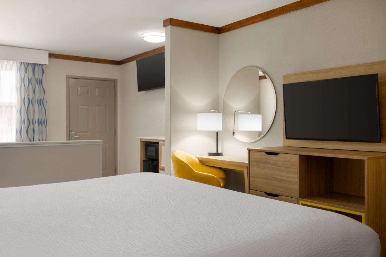 1 King Bed, Mobility Accessible Suite, Roll-In Shower, Non-Smoking at Days Inn by Wyndham Suites Fredericksburg