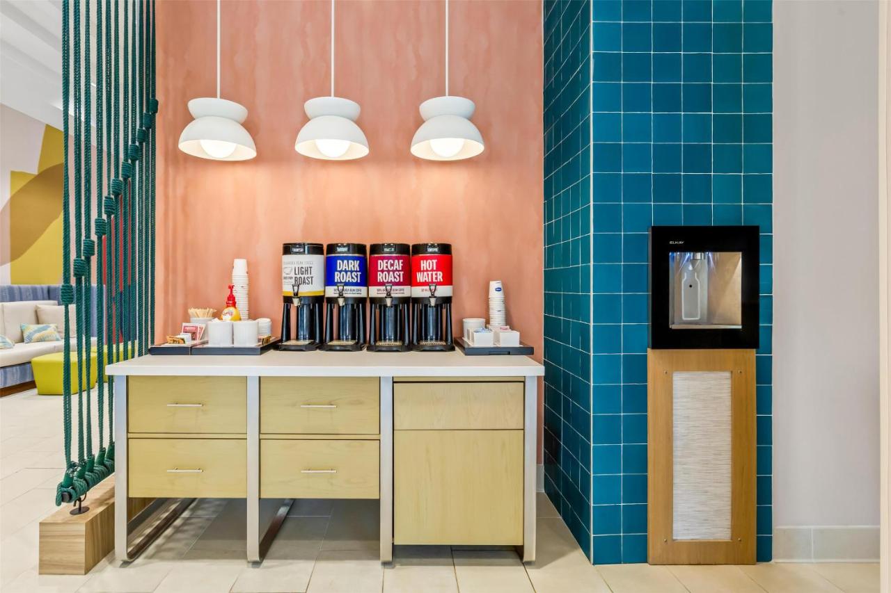 | Hampton Inn & Suites St. Petersburg/Downtown