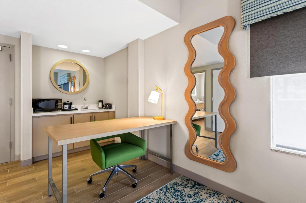 | Hampton Inn & Suites St. Petersburg/Downtown