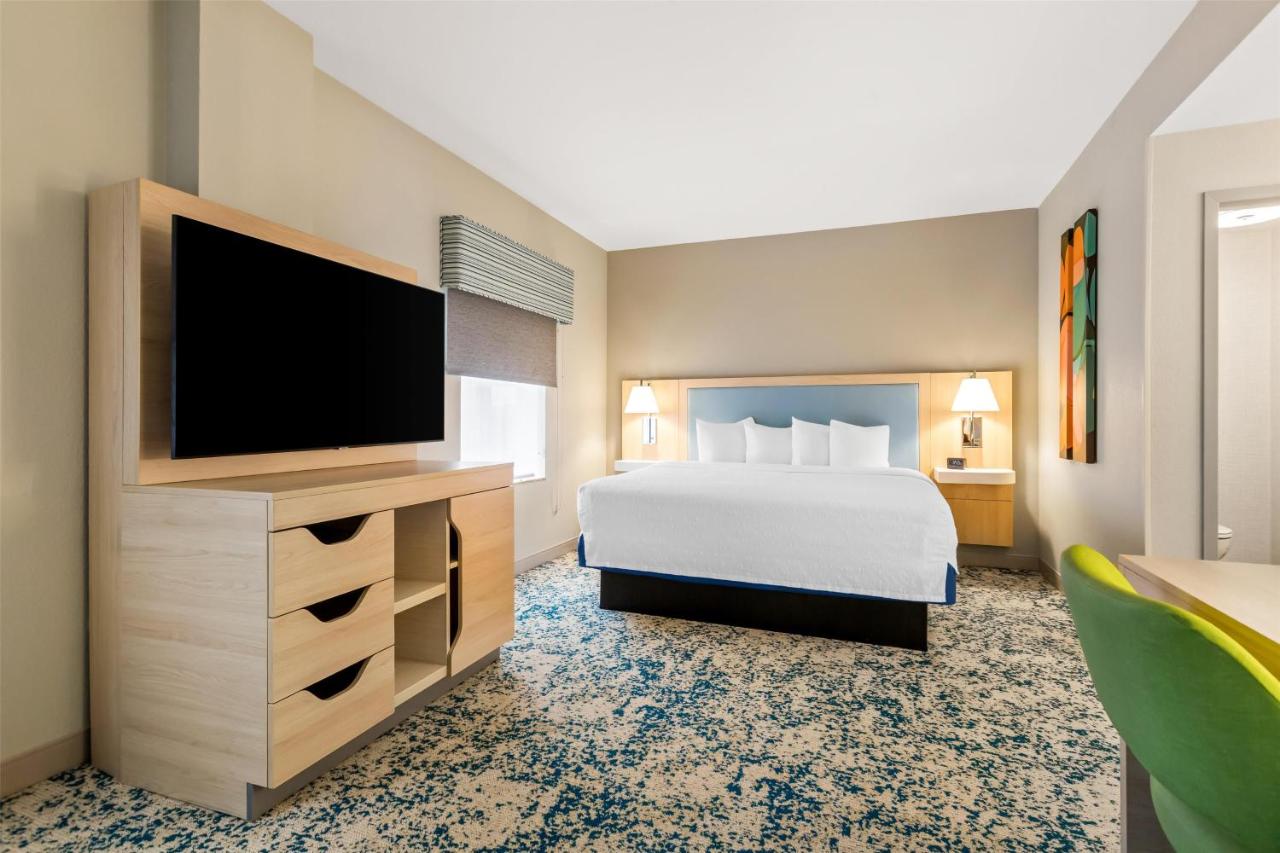 | Hampton Inn & Suites St. Petersburg/Downtown
