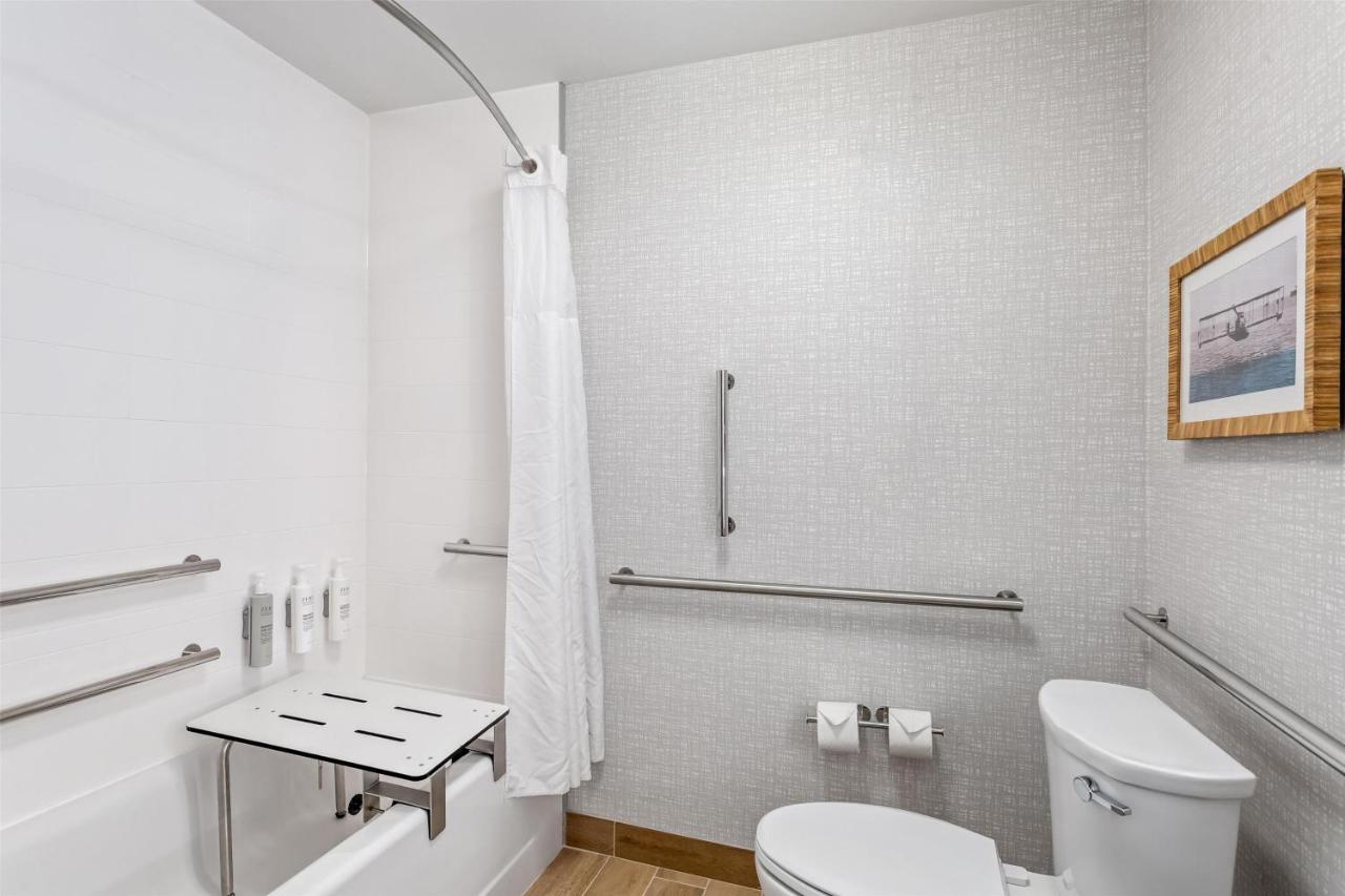 | Hampton Inn & Suites St. Petersburg/Downtown