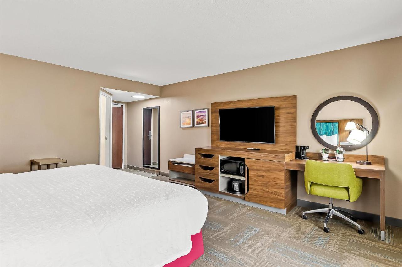 Deluxe King Room with Sofa Bed - Non-Smoking at Hampton Inn Princeton
