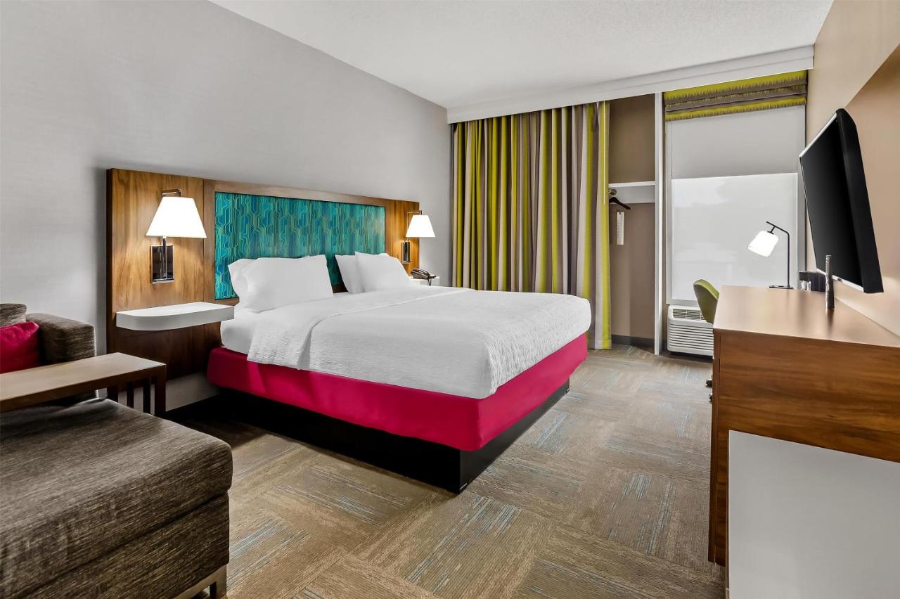 King Bed Study with Sofabed at Hampton Inn Princeton